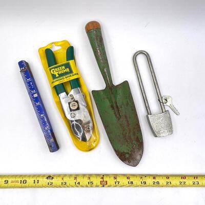 HOME AND GARDEN TOOLS SET OF 4