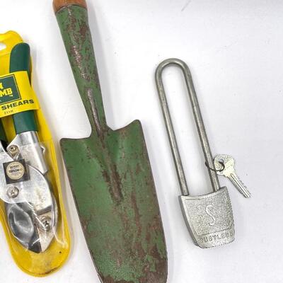 HOME AND GARDEN TOOLS SET OF 4