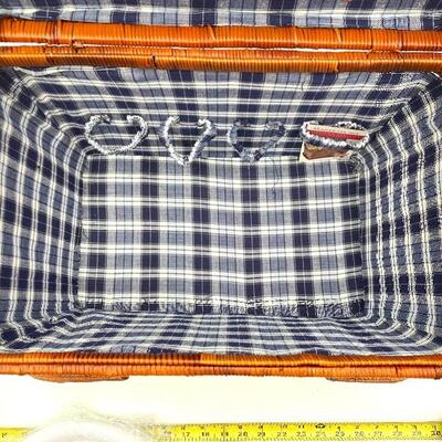 LARGE WICKER PICNIC BASKET