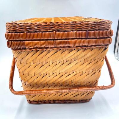 LARGE WICKER PICNIC BASKET