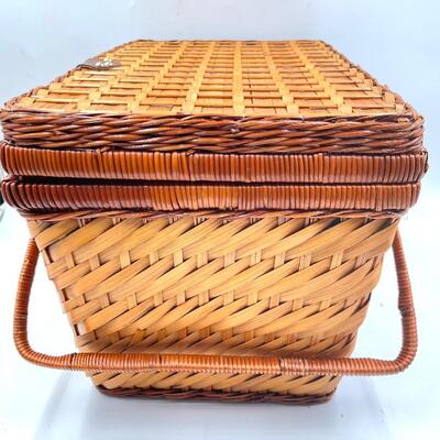 LARGE WICKER PICNIC BASKET