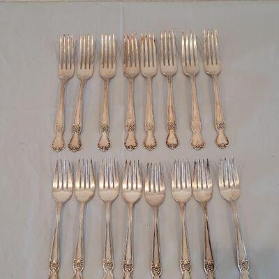 Lot 4: Vintage Old CompanyPlate (8) Dinner Forks & (8) Salad Forks Monogrammed D