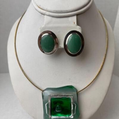 K665 Sterling Chalcedony Oval Earrings and Glass Pendant