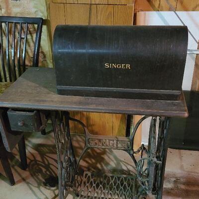 B7: Singer Sewing Machine & Table