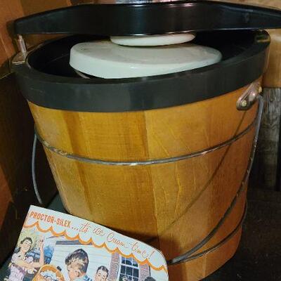 B5: Vintage Ice Cream Maker