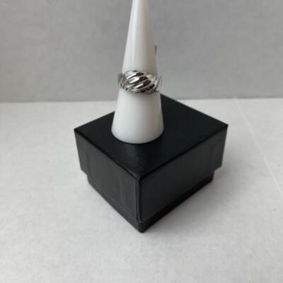 K669 14k White Gold Shrimp Style Ladies Ring 