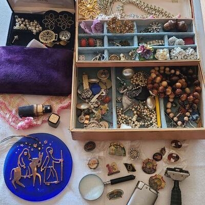 Lot 197: Vintage Jewelry/ NJ Lapel Pins