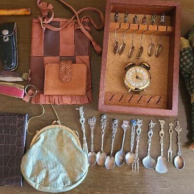 Lot 196: Collectibles: Pocket Knife, Purses, Clock, Souvenir Italian Spoons
