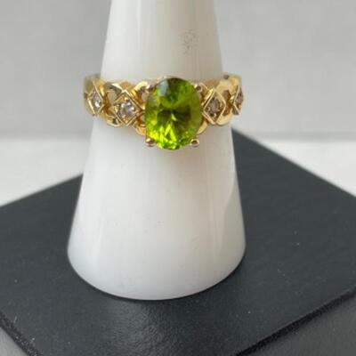 K672 14k Yellow Gold Oval Green Stone CZ Ladies Ring 