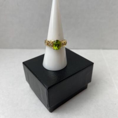 K672 14k Yellow Gold Oval Green Stone CZ Ladies Ring 