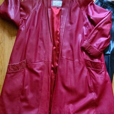 Lot 192: Womens Vintage Leather Fashions Size S 