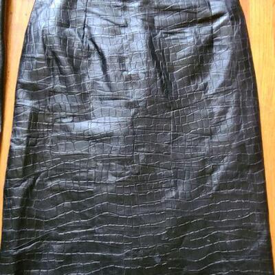 Lot 192: Womens Vintage Leather Fashions Size S 