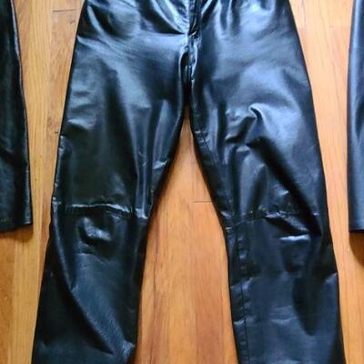 Lot 191: Women's Vintage Leather Fashions Small