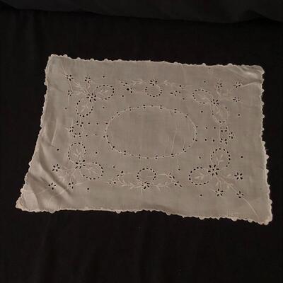 Lot 167 - Vintage Linens