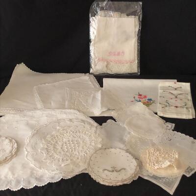 Lot 167 - Vintage Linens