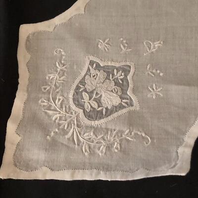 Lot 167 - Vintage Linens