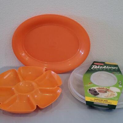 Lot 14: Plastic Serving Dishes
