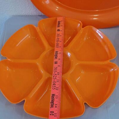 Lot 14: Plastic Serving Dishes