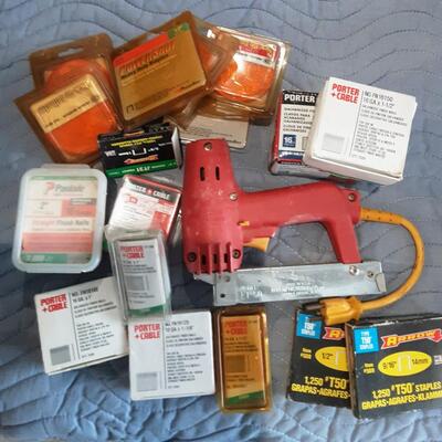 lot 177 - ET50 power stapler and staples, aasts nails for nailer