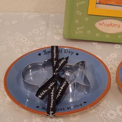 Lot 20: (2) New Kitty Plates with Cookie Cutters and Cat Memory Album 