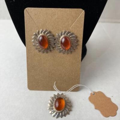K678 Sterling Silver Amber Sunburst Style Earring and Pendant Set