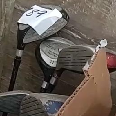 lot 189 - Set of men's golf clubs