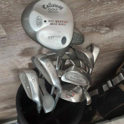 lot 190 - Men's golf clubs in bag as shown