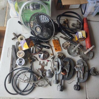 Lot 200 - Clamps, hose, clip fan, Green gasket,  etc.