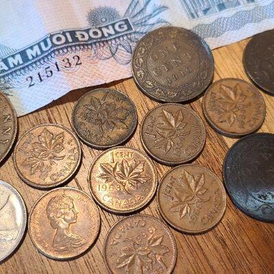 J7: Antique Coin Purse, Currencies 