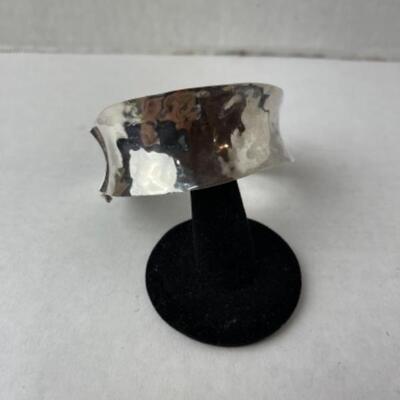 K686 Sterling Silver Hammered Hinged Bracelet 