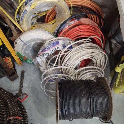 lot 212 - Electric wires/cables, assorted sizes           