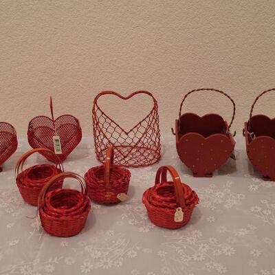 Lot 39: New Vintage Heart Baskets