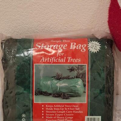 Lot 47: New Large Indoor/Outdoor Ornament Decoration and Christmas Tree Storage Bag