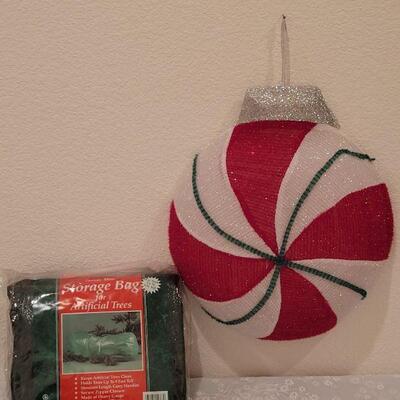 Lot 47: New Large Indoor/Outdoor Ornament Decoration and Christmas Tree Storage Bag