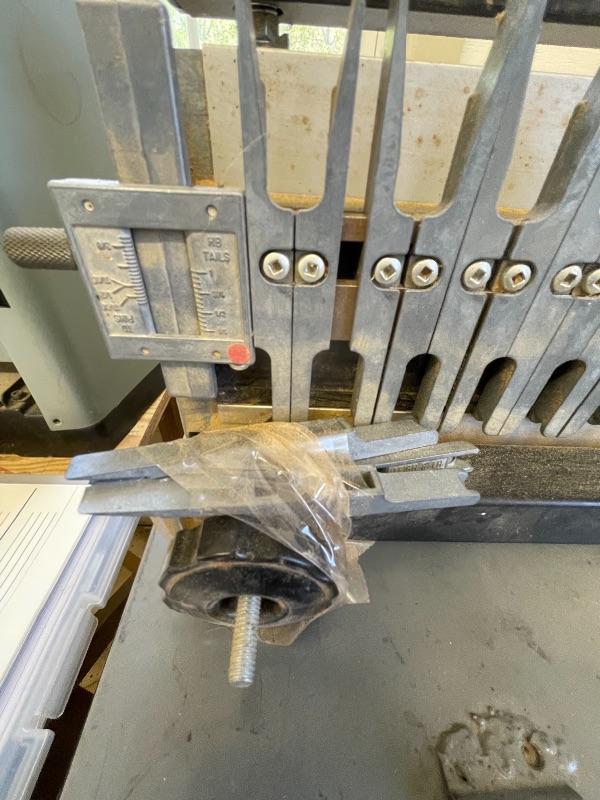 831Leigh Industries LTD Dovetail Jig Model 1258R24