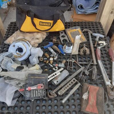 lot 242 - Yellow and black tool bag with contents