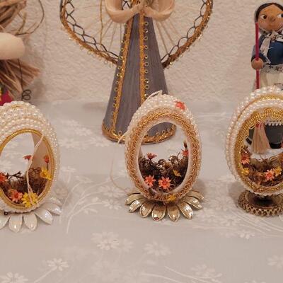 Lot 63: Vintage Christmas Ornaments 