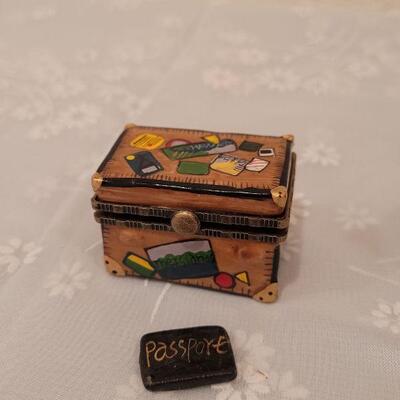 Lot 66: (3) Small Trinket Boxes (one numbered Boyd's Bears Box)