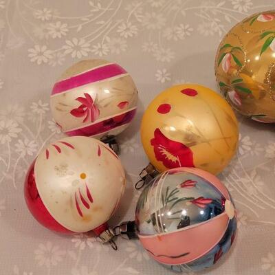 Lot 85: Vintage Glass Ornaments 