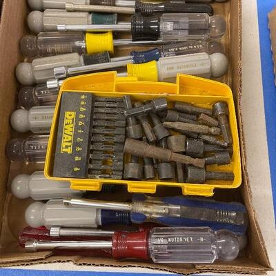 832-Large LOT of Misc Screwdrivers