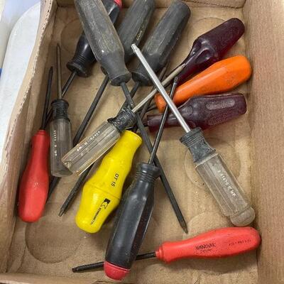 832-Large LOT of Misc Screwdrivers
