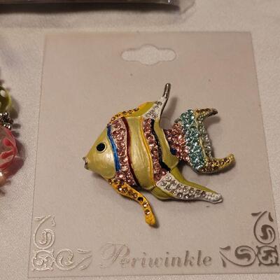 Lot 119: New Jeweled Fish Brooch, Necklace and Handpainted Glass Bead Bracelet 