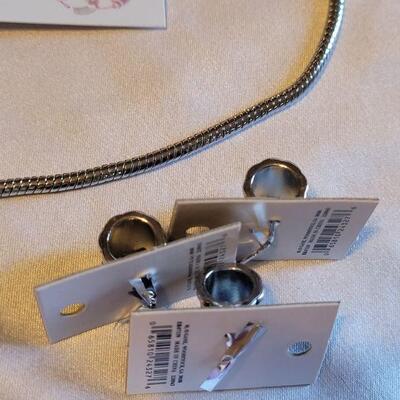 Lot 149: New Silver Necklace With Barrel Silver Pendants