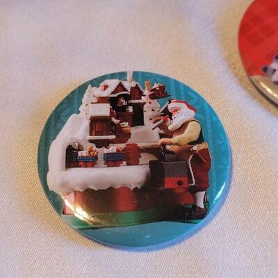 Lot 155: New Pin Buttons
