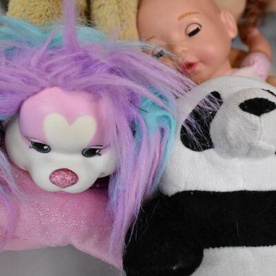 18 pc Stuffed Animals & Dolls