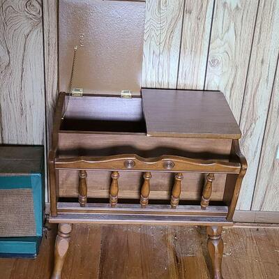 Lot 167: Vintage Sewing Machine & Flip Side Storage Table