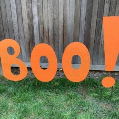 G - 856. Metal BOO ! Sign & Pumpkins 