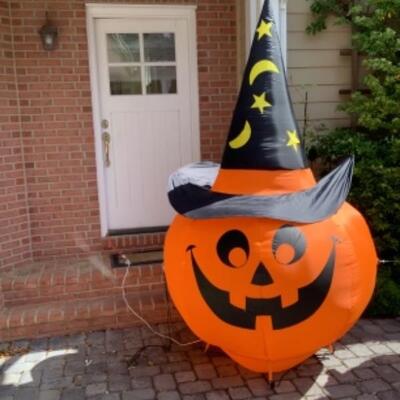 G - 857  BlowUp Jack-O-Lantern. ( 7â€™ Tall ) 