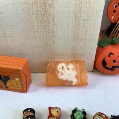 G - 858 Pumpkin Around  Lot