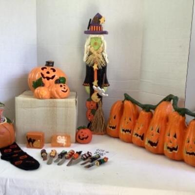 G - 858 Pumpkin Around  Lot